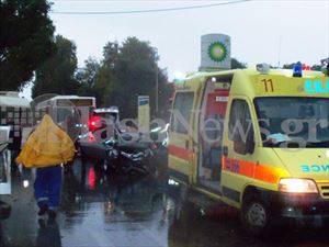 Σοβαρό τροχαίο ατύχημα στην Λ.Καζαντζάκη στα Χανιά - Φωτογραφία 1