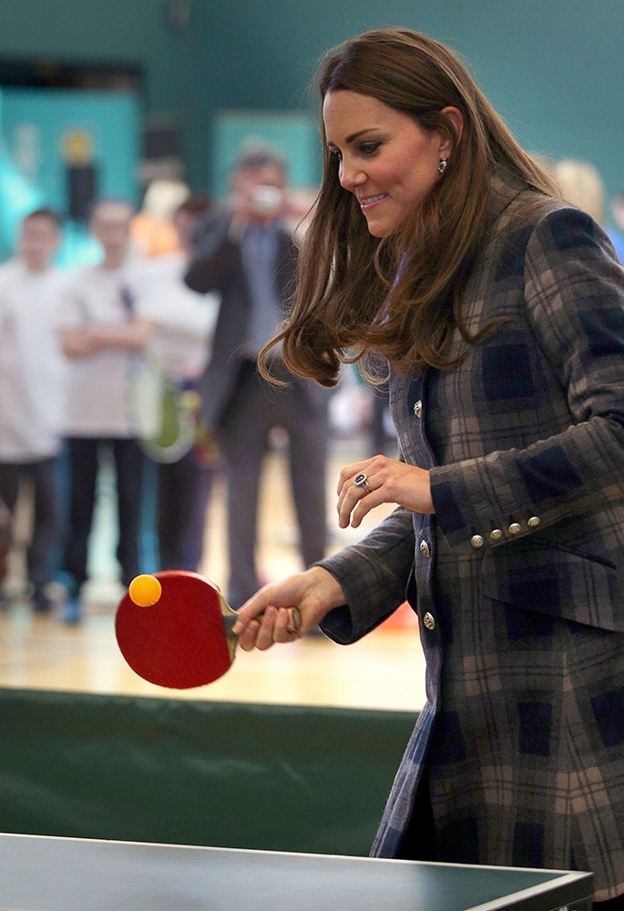 Kate-William: Δείτε το πριγκιπικό ζεύγος να παίζει πινγκ πονγκ (vid)! - Φωτογραφία 2