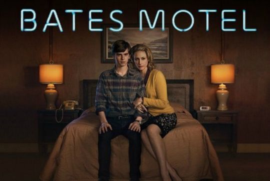 Η μάνα του Norman Bates είναι πολύ καυτή για να την αγνοήσεις - Φωτογραφία 2