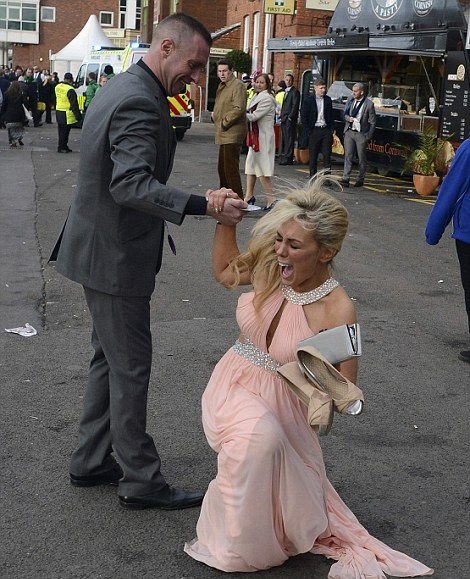 Προσοχή, θα πέσετε! - Φωτογραφία 2