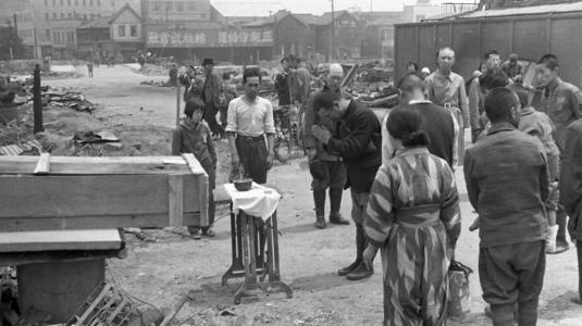 Τόκιο 1945: Εικόνες ενός βομβαρδισμού... - Φωτογραφία 13