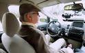 Τυφλός οδηγεί το αυτοκινούμενο αμάξι της Google! [video]