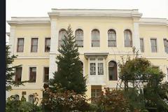 Γαλλία: Οι ιμάντες μετάδοσης ενός ξένου κράτους αρνητών