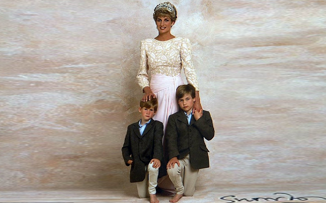 Πριγκίπισσα Νταϊάνα: Φωτογραφίες με τους γιους της για πρώτη φορά στη δημοσιότητα - Φωτογραφία 2