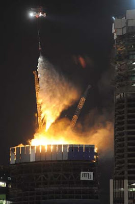 Φωτιά σε ουρανοξύστη στη Ρωσία - Φωτογραφία 2