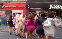 Γέμισαν οι δρόμοι του Λονδίνου... γυναίκες!