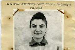 Η  Πίτσα Κωνσταντίνου- Αραπίδου, τo 17χρονο κορίτσι της ΕΟΚΑ με την ψυχή λιονταριού! Με τα εσώρουχα της έραψε ελληνική σημαία και την ανέμιζε όταν αποφυλακίστηκε.