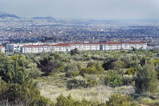 Ξεσηκώθηκαν οι κάτοικοι των Αχαρνών..Δεν θέλουν το κέντρο κράτησης λαθρομεταναστών στην Αμυγδαλέζα! - Φωτογραφία 1