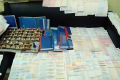 Κύκλωμα πλαστογραφούσε και μετά πωλούσε σε επιχειρήσεις φορολογικά στοιχεία