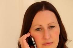 Παραμορφώθηκε από αλλεργική αντίδραση σε κάλυμμα κινητού!