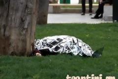 Φωτογραφίες από τον ηλικιωμένο που αυτοκτόνησε στην πλατεία Συντάγματος