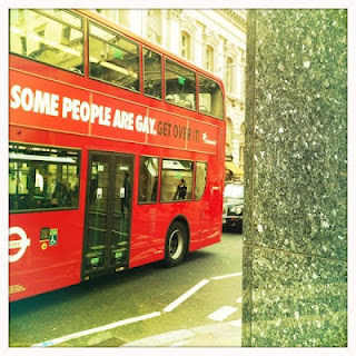 Το Λονδίνο γέμισε με gay λεωφορεία! - Φωτογραφία 2