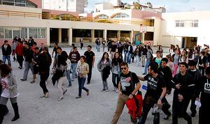 Σοκ στη Μυτιλήνη: Ναρκωτικά και αλκοόλ σε σχολεία του νησιού! - Φωτογραφία 1