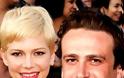 Η Michelle Williams και ο Jason Segel είναι μαζί και ευτυχισμένοι