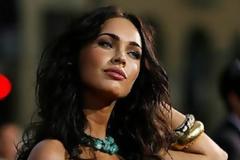 4 Celebrities που κάποτε ήταν άσχημοι και τώρα θεωρούνται sex symbols…