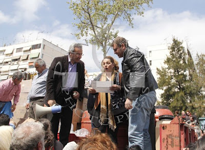 Λάδι κι ελιές μοίρασε ο Απόστολος Γκλέτσος! - Φωτογραφία 11