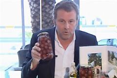 Λάδι κι ελιές μοίρασε ο Απόστολος Γκλέτσος!