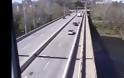 VIDEO: Χτύπησε ποδηλάτη με το αμάξι του και πήγε να φύγει