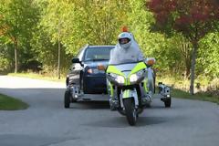 Μοτοσυκλέτες-γερανοί Honda ρυμουλκούν αυτοκίνητα! (PICS)