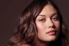 Κάποτε δεν είχε ρούχα να βάλει η Olga Kurylenko . Τώρα απλά δεν τα βάζει.