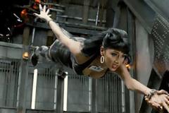 Οι «Άντρες με τα Μαύρα» και το ντεκολτέ της Nicole Scherzinger (video & photos)