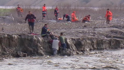 Πέντε νεκροί από κατάρρευση κρεμαστής γέφυρας στην βόρεια Τουρκία - Φωτογραφία 2