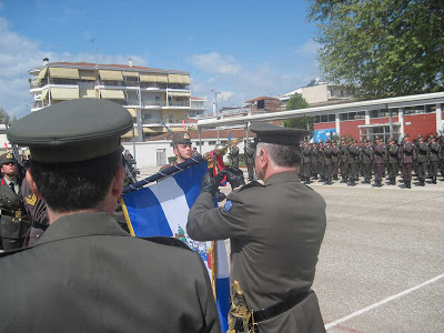 Συγκινητικές στιγμές στην ΣΜΥ Τρικάλων για την επιστροφή της Σημαίας του 5ου Συντάγματος - Φωτογραφία 2