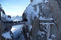 ΔΕΙΤΕ: AIGUILLE DU MIDI Η γέφυρα που… κόβει την ανάσα
