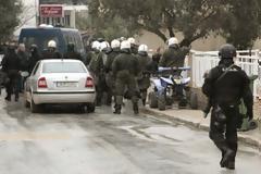 Νύχτα έντασης στην Ιερισσό – Εισβολή αστυνομικών σε δυο σπίτια
