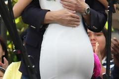 Ποια Ελληνίδα παρουσιάστρια χάρισε την sexy πίσω όψη της στους φωτογράφους;