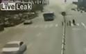 VIDEO-ΣΟΚ: Η στιγμή της έκρηξης σε λεωφορείο !
