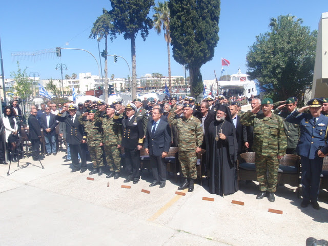 Ο Π. Παναγιωτόπουλος & συγγενείς των πεσσόντων στα αποκαλυπτήρια προτομών των ηρώων στα Ίμια (Φωτό - Βίντεο) - Φωτογραφία 14