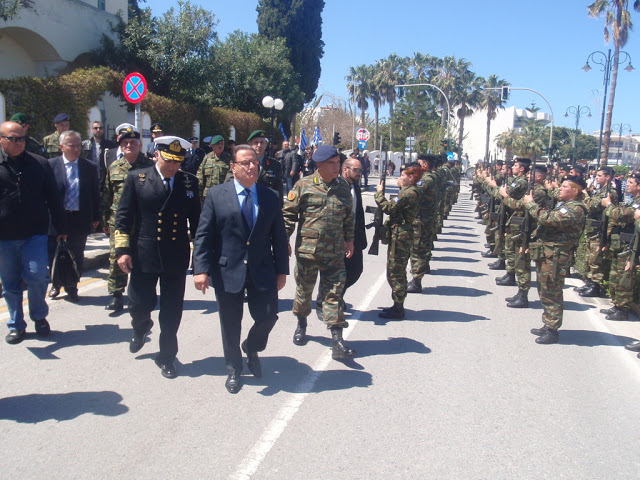 Ο Π. Παναγιωτόπουλος & συγγενείς των πεσσόντων στα αποκαλυπτήρια προτομών των ηρώων στα Ίμια (Φωτό - Βίντεο) - Φωτογραφία 8