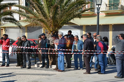 Βρέθηκε πτώμα άνδρα στο λιμάνι του Αργοστολίου (πιθανότατα ανήκει στον Βούλγαρο που έπεσε από την Γέφυρα) - Φωτογραφία 7