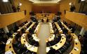 Στην κυπριακή Βουλή νομοσχέδιο για περικοπές μισθών και επιβολή φόρων