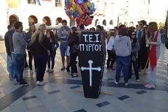 Συγκέντρωση στην πλατεία Γεωργίου από σπουδαστές του ΤΕΙ Πάτρας...