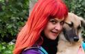«Eίμαι μια γεροντοκόρη που ζω με γατιά και σκύλους», δηλώνει Ελληνίδα κωμικός [βίντεο]