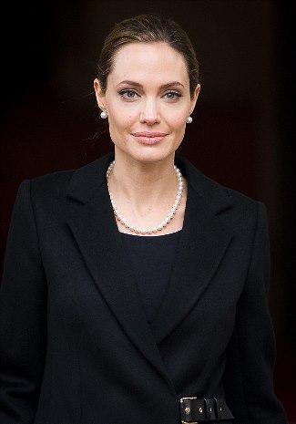Η Angelina Jolie μεγάλωσε: Δείτε τη star με γκρίζα μαλλιά και ρυτίδες - Φωτογραφία 6