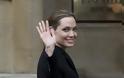 Η Angelina Jolie μεγάλωσε: Δείτε τη star με γκρίζα μαλλιά και ρυτίδες - Φωτογραφία 2