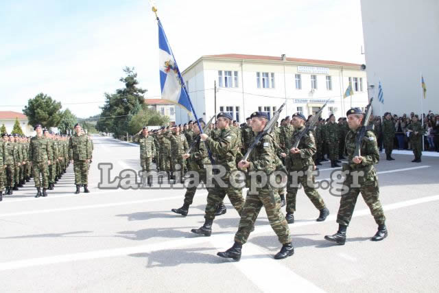 Ορκωμοσία Β΄ΕΣΣΟ του 2013 στο Κέντρο Εκπαίδευσης Υλικού Πολέμου στη Λαμία (Βίντεο - Φωτό) - Φωτογραφία 4