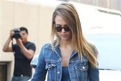 Βόλτα στους δρόμους του Λος Άντζελες για την Jessica Alba