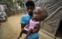 ΣΟΚ: Κοριτσάκι 18 μηνών παγιδευμένο στο γιγαντιαίο κεφάλι του! (pics) - Φωτογραφία 2