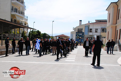 Βέροια: Κόντεψαν να πιαστούν στα χέρια Χρυσαυγίτες και αντιφασίστες - Φωτογραφία 2