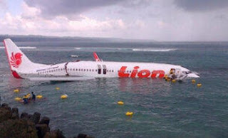 Αεροσκάφος έπεσε στην θάλασσα! Δείτε το βίντεο - Φωτογραφία 1