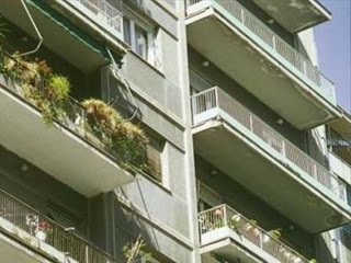 Αναγνώστης αναφέρει πως παρενοχλούν γυναίκες από μπαλκόνι πολυκατοικίας στη Πάτρα - Φωτογραφία 1