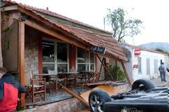 «Μπήκε» με το αυτοκίνητο σε καφετέρια