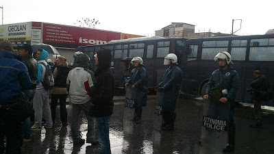 Μεγάλη διαδήλωση για την Ιερισσό έξω από το Αστυνομικό Μέγαρο Θεσσαλονίκης [video] - Φωτογραφία 2