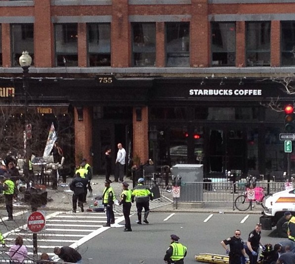 LIVE: Μακελειό στον Μαραθώνιο της Βοστόνης - Φωτογραφέις και video από το σημείο της τραγωδίας - Φωτογραφία 2