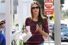 Το «καυτό» σορτς της Alessandra Ambrosio