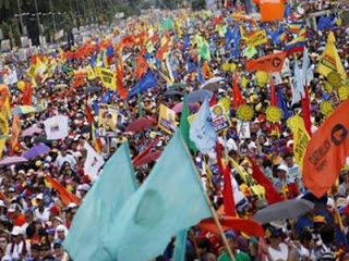 Δακρυγόνα στο Καράκας για τις διαδηλώσεις περί νοθείας - Φωτογραφία 1